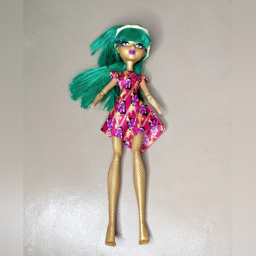 Monster High  Scaris City of Frights - Jinafire Long doll  - missing hands.
